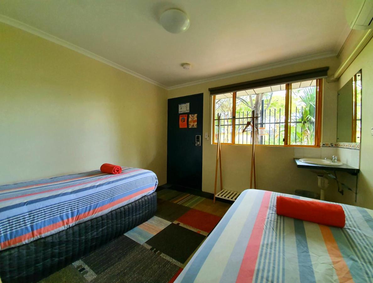 Jump Inn Alice Budget Accommodation Alice Springs Eksteriør bilde